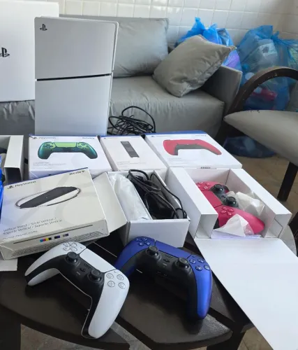KIT PLAYSTATION 5 SLIM 1 TB + 4 CONTROLES + 12 JOGOS + BASE DE CARREGAMENTO + SUPORTE VERT