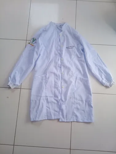 Jaleco usado apenas uma vez