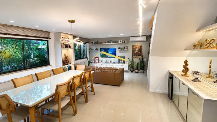 Casa de Condomínio com 4 Quartos e 5 banheiros à Venda Condomínio SunLight