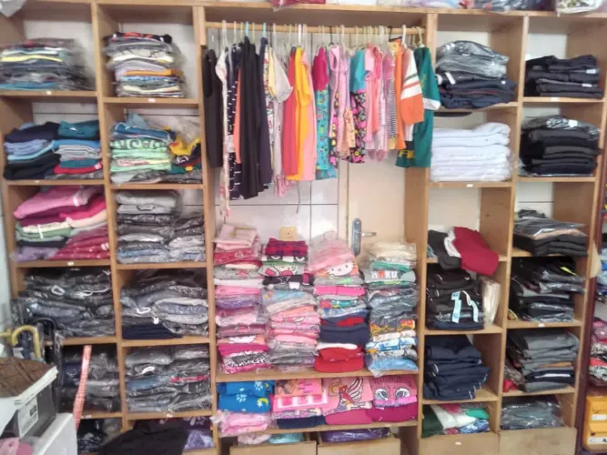 Estoque de loja (roupas e calçados feminino, masculino e infantil 