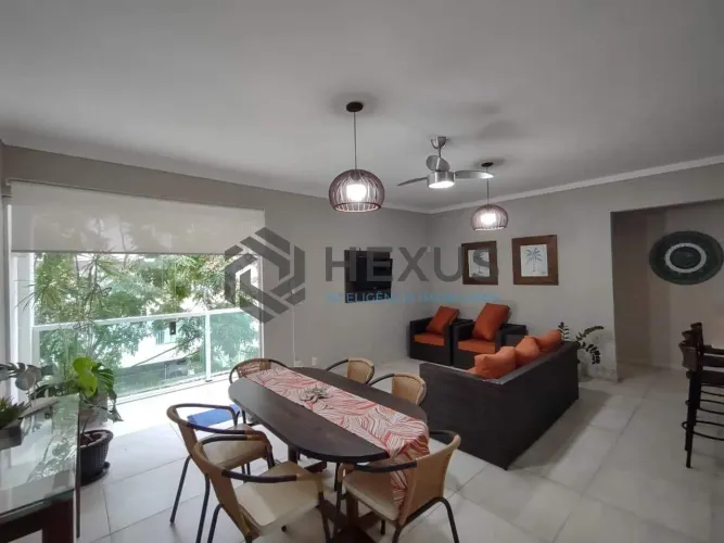 Apartamento com varanda na região do Hotel Casa Grande na Praia da Enseada, Guaruja