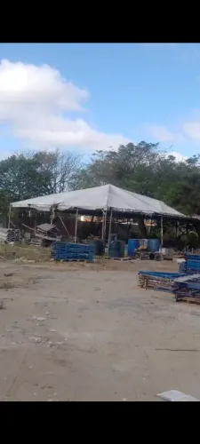 Tenda pirâmide 10m x 10m - usada (estrutura)