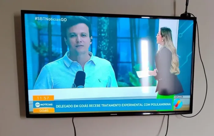 Tv  Samsung 46 polegadas com tripé usada mas bem conservada  nao e smart