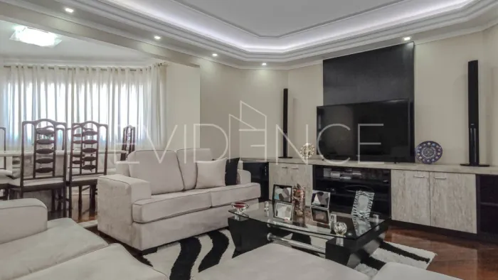 Apartamento mobiliado no Tatuapé, 200 Metros, 3 vagas, sacada - um por andar