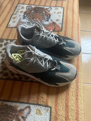 Vendo yezzy 700 adidas