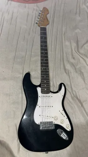 Vendo guitarra preto fusco nova na caixa