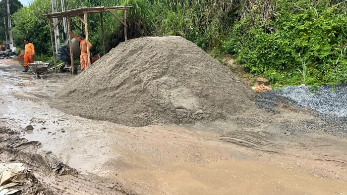 Areia,brita,aterro,retirada de entulho 