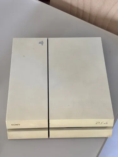 PLAYSTATION 4 FAT + 3 CONTROLES
