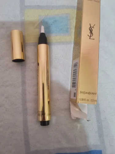Corretivo líquido em caneta original da Yves Saint Laurent