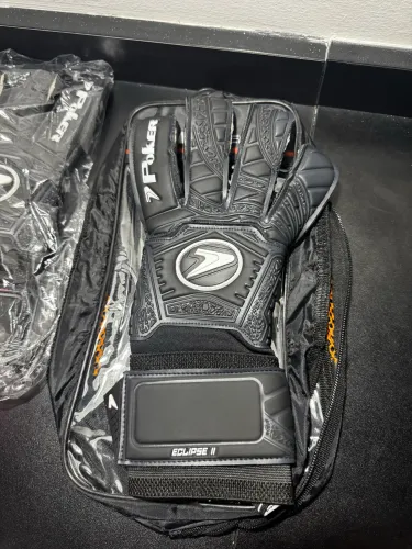Luva de goleiro Profissional POKER