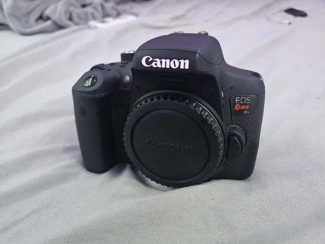 Canon EOS Rebel T6i