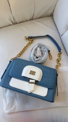 Bolsa Miu Mil Azul/Branca Feminina Confecção Luxo Tamanho 25x14 - Alça Corrente Dourada