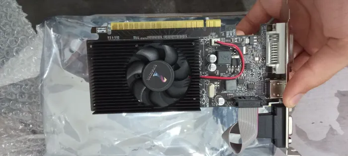 GT 610 2GB Kingston (COMPLETA NA CAIXA)