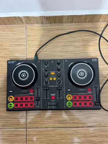 Controlador Pionner dj DDJ-200