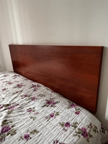Cabeceira Queen Size em Madeira Rústica (170cm) - Excelente Estado