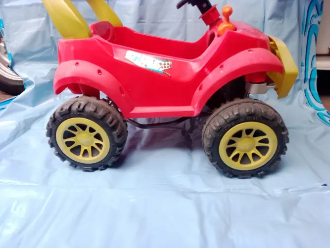 Carrinho brinquedo pedalinho 
