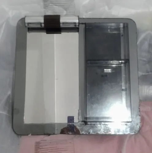 Espelho de banheiro com armário e lâmpadas Tam 67x 70 cm Retirar nos Barris