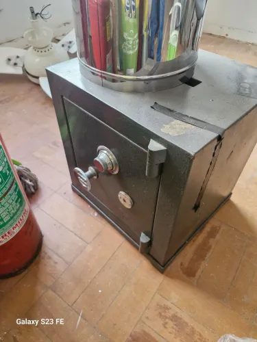 Cofre à venda!