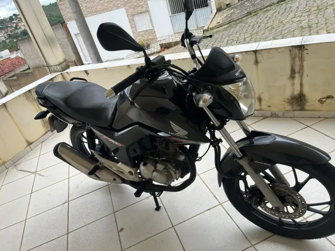 Vendo ou troco por r$ 150 com volta não pego moto atrasada troca por XRE CB Twister injeta