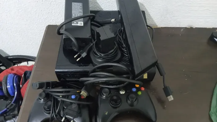 Estou vendendo um Xbox 360 por 400 reais