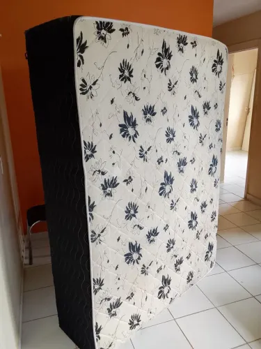 Cama box semi nova pra sair já