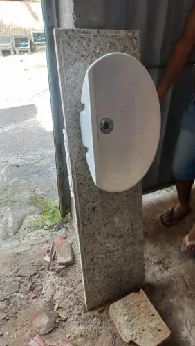 Vendo uma pedra de mármore com cuba deca seminova. 