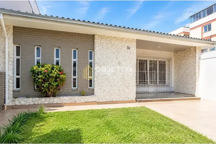 Casa à venda 3 Quartos 1 Suite 6 Vagas 176M² Centro Canoas - RS