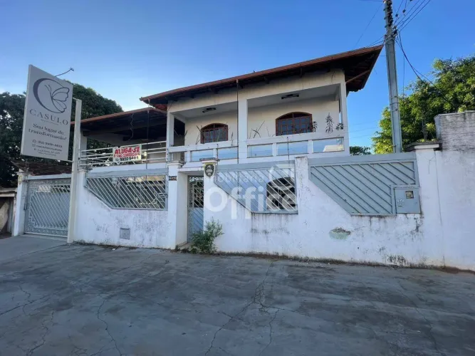 Sobrado com 5 dormitórios para alugar, 300 m² por R$ 5.000/mês - Vila Jaiara - Anápolis/GO