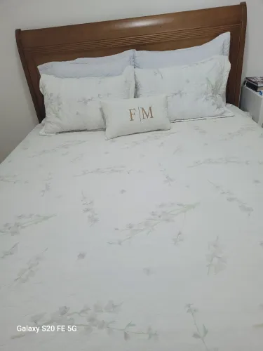 Vendo cama Queen madeira maciça