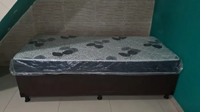 Cama solteiro semi nova
