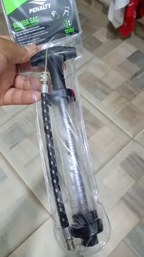 Bomba de encher bola de futebol pênalti original 