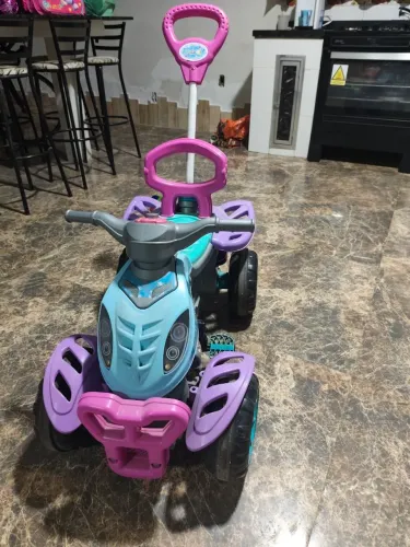 Motoca infantil quadriciclo 
