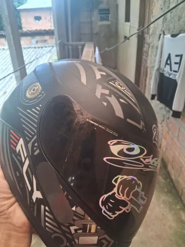 Capacete top