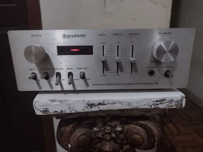 Amplificador gradiente modelo 80 funcionando tudo 