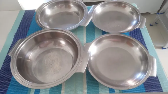 Baixela com 4 peças de inox<br>R$ 100,00 <br>Esse inox é daqueles que dura uma vida!!