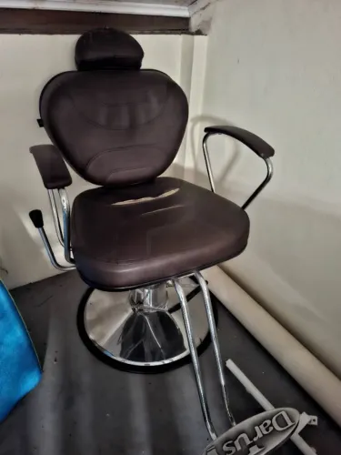 Cadeira reclináveil p/ barbearia ou salão