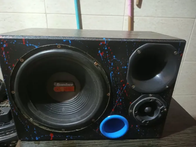Vendo caixa de som trio semi nova , módulo novo