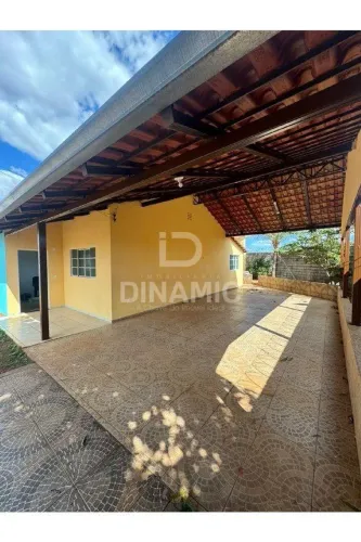 Casa à Venda no Amim Camargo em Goiânia com 3 Quartos e 200m em Condomínio