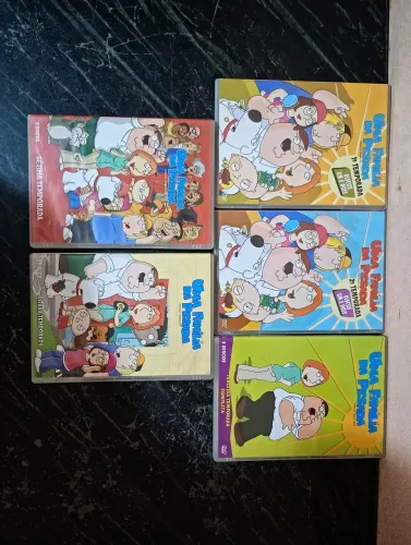 LOTE DE DVDS - SÉRIE UMA FAMÍLIA DA PESADA TENPORADAS 1,2,3,7 E 8 (DUBLADO E LEGENDADO)