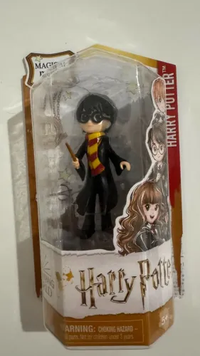 Boneco Harry Potter Magical Minis Colecionável Amuletos Mágicos