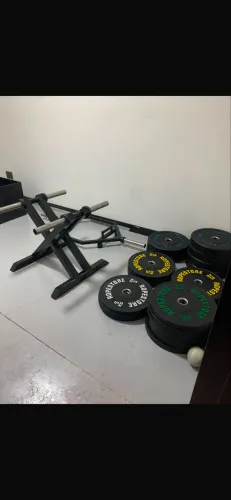 Barras e anilhas de Cross training 
