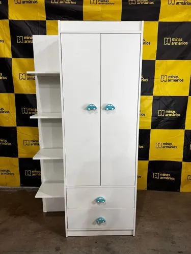 -Guarda roupa e comoda infantil *Pode alterar os puxadores*