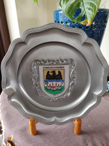 Prato em metal e plastico Brasão local da Alemanha.
