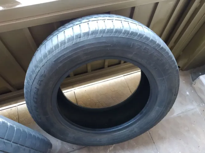 Vendo 2 pneus aro 13 originais usados e 2 remold aro 14e 
