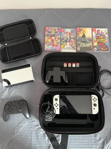 Nintendo Switch OLED Branco + Pro Controller + 4 Jogos Físicos + Acessórios