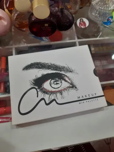 Mia Palette (Anahí)
