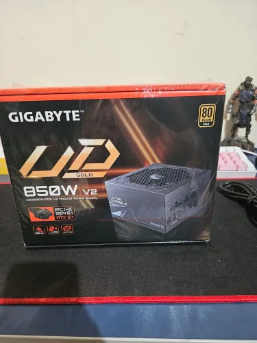 Fonte Gigabyte 850W plusGOLD