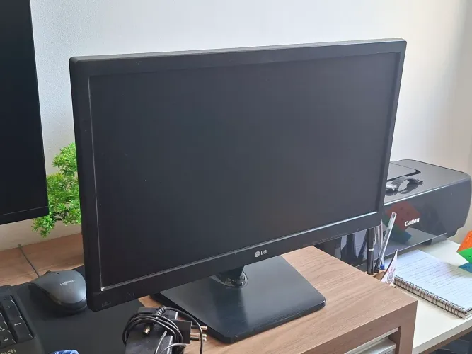 LG Monitor 20" 60hz HD