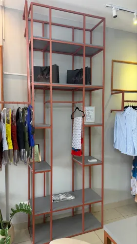 Móveis loja/ Closet araras, poltronas etc..