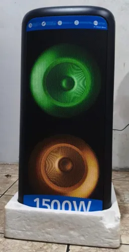 Vende-se caixa Philips 1500W